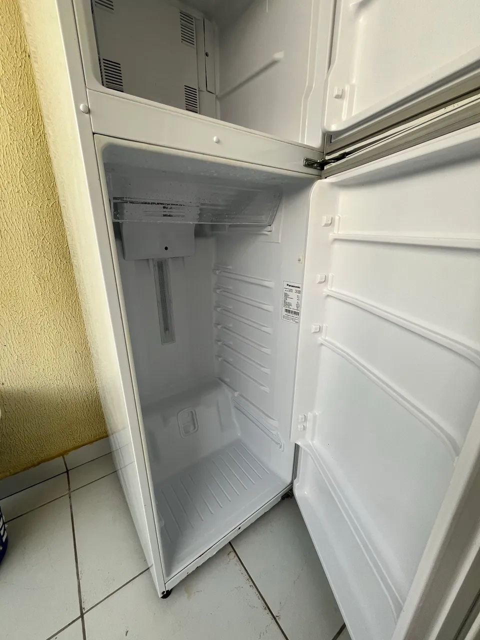 Vendo geladeira Panasonic  - Foto 2