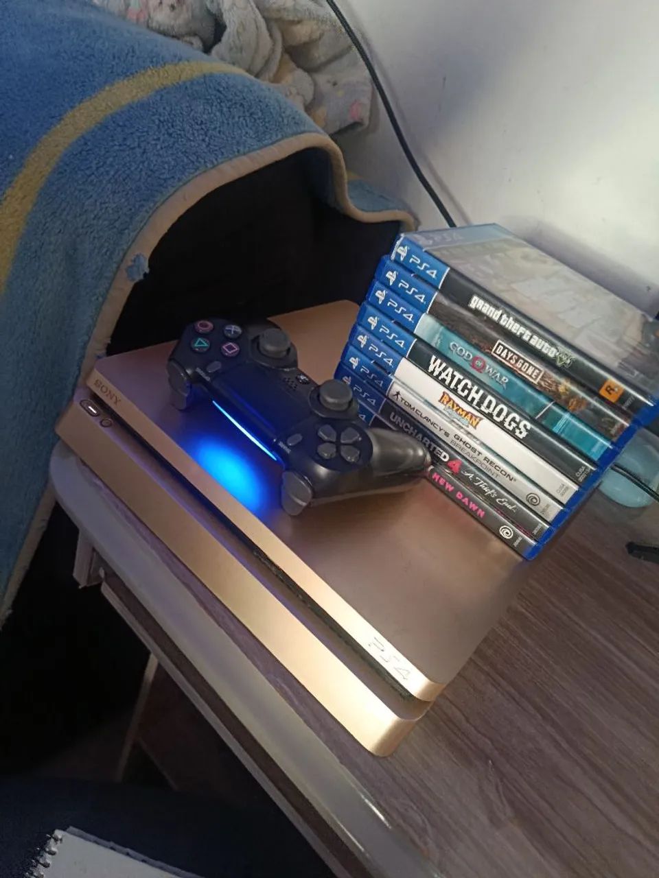 PS4 com 8 jogos e 800 de memória - Foto 2