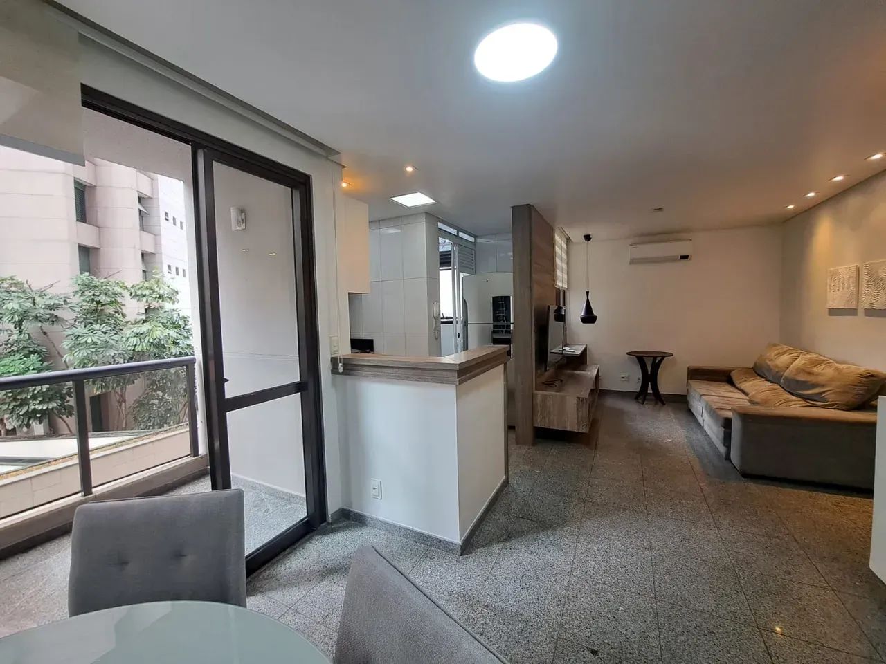 2 SUITES, 1 COM GRANDE CLOSET - ESCRITÓRIO - AR CONDICIONADO - ELEGANGTE E MODERNO - Foto 3