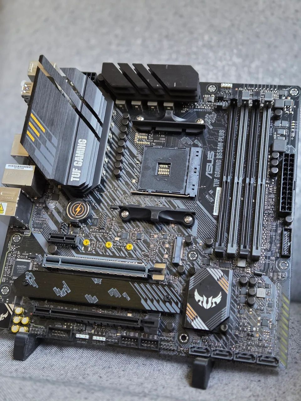 Placa mãe Asus Tuf B550M-Plus - Foto 2