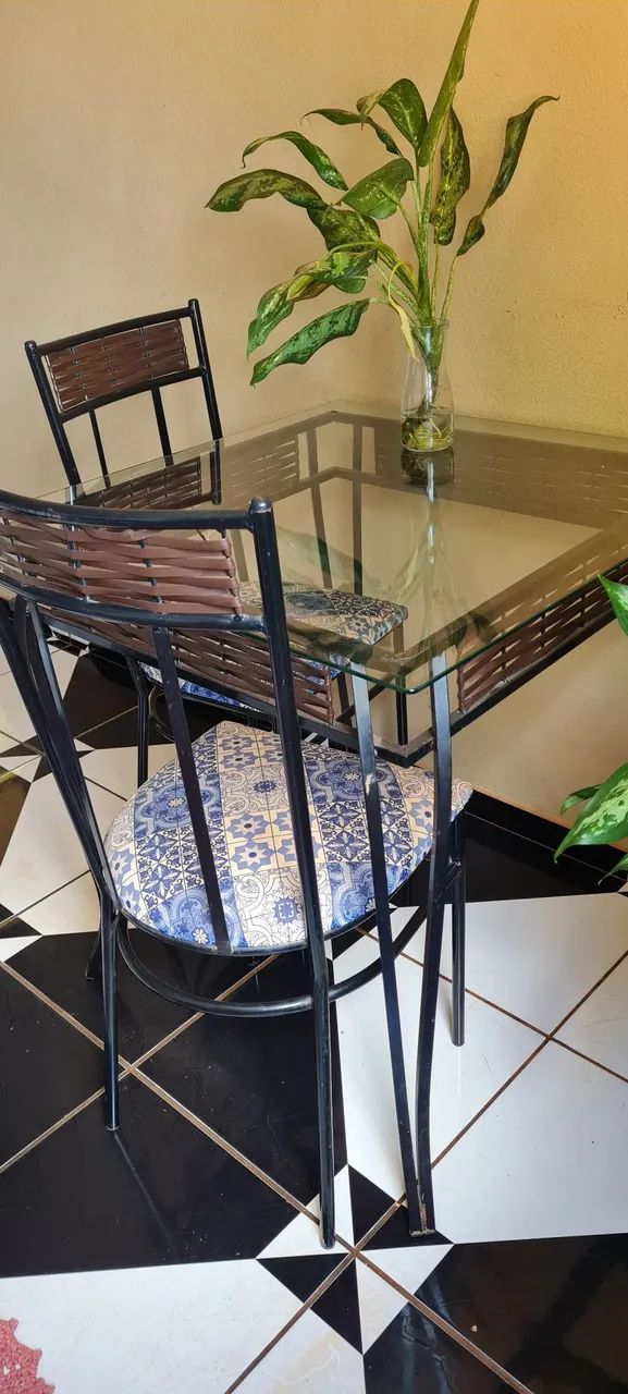 Table and chair set