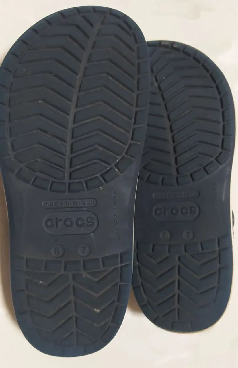 Crocs tamanho 33/34 - Foto 3