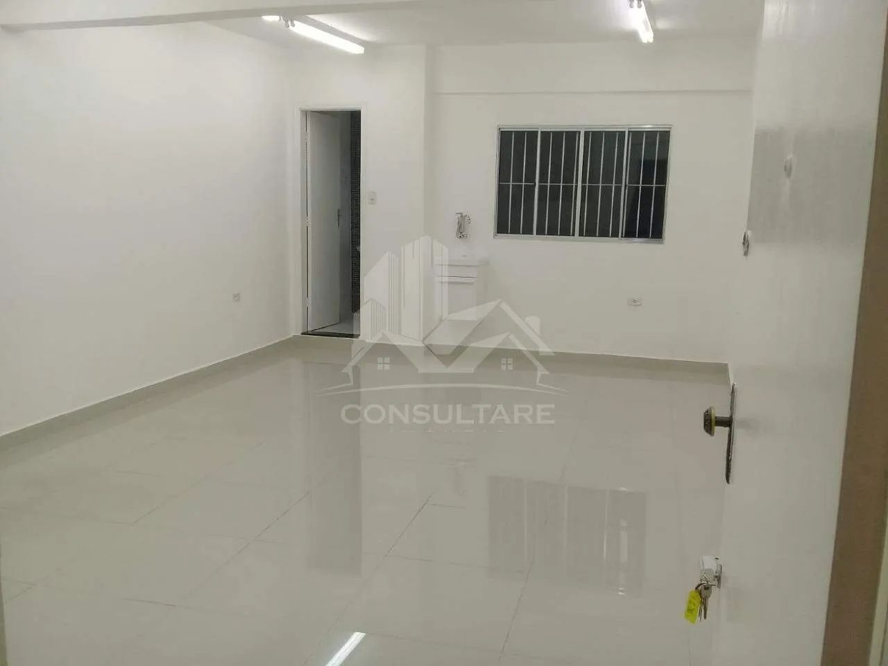 Sala Comercial à Venda no Macuco, Santos - 35 m² com Baixo Custo Fixo
