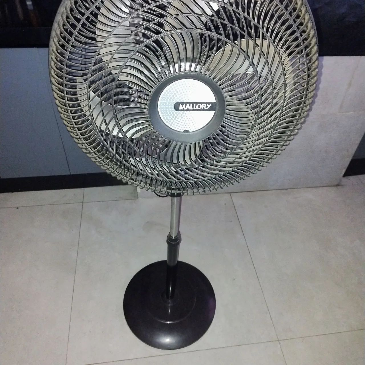 Ventilador de coluna Mallory  - Foto 2