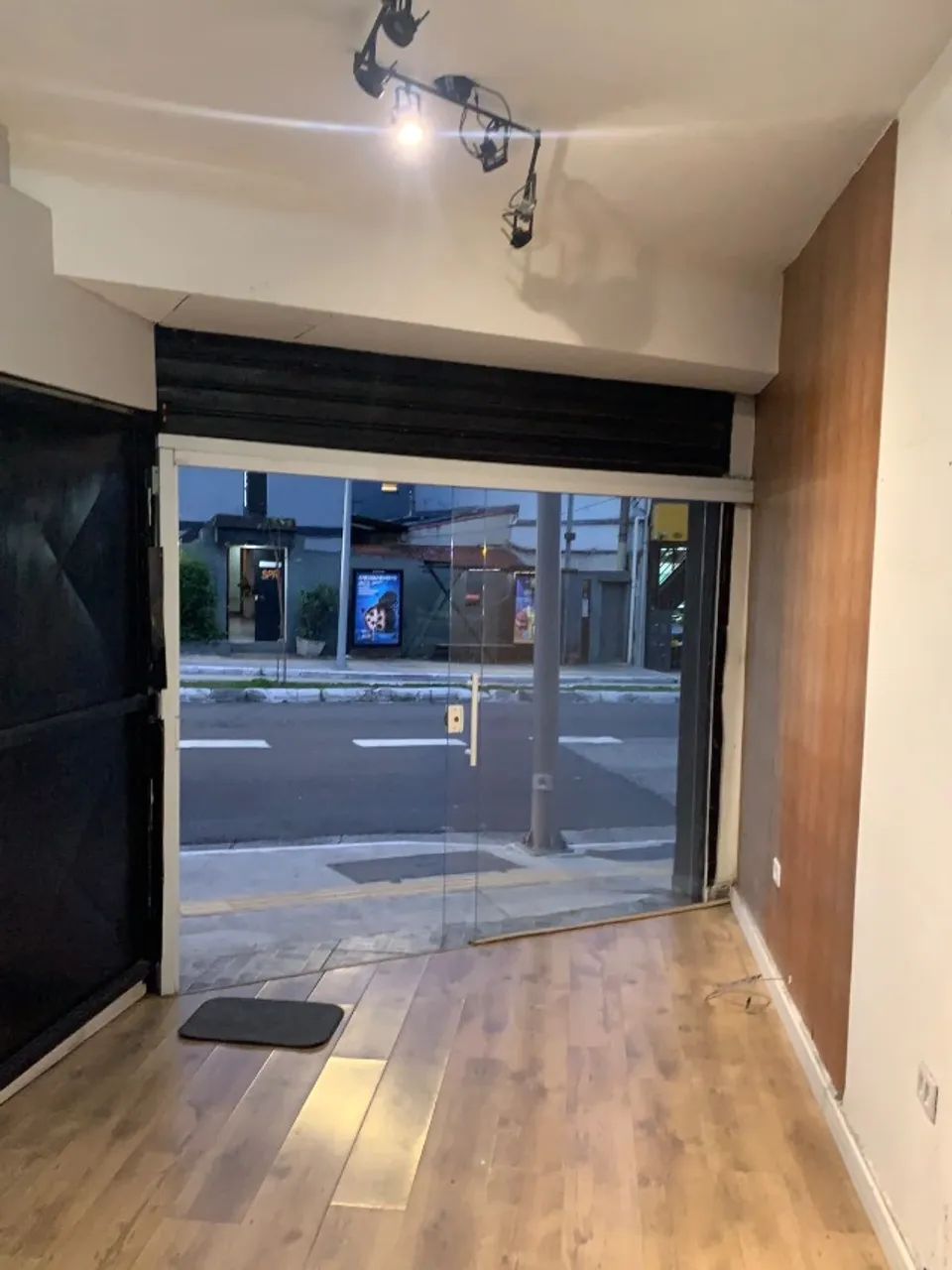 Aluga-se espaço comercial Av. Imirim 3651