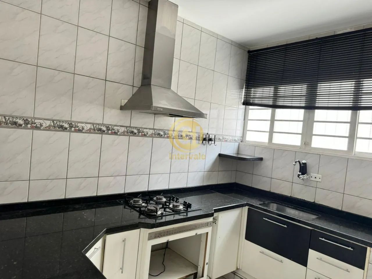 Sobrado Comercial para Locação - Centro de Jacareí: 3 Quartos, 1 Suíte, 2 Vagas de Garagem - Foto 7