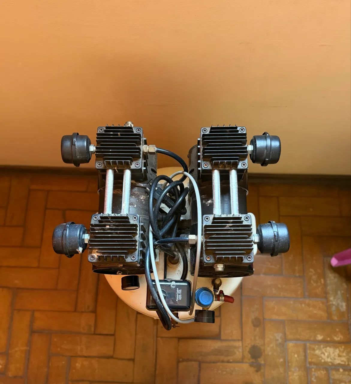 Compressor odontológico KaVo 2HP - 40 Litros - Equipamentos