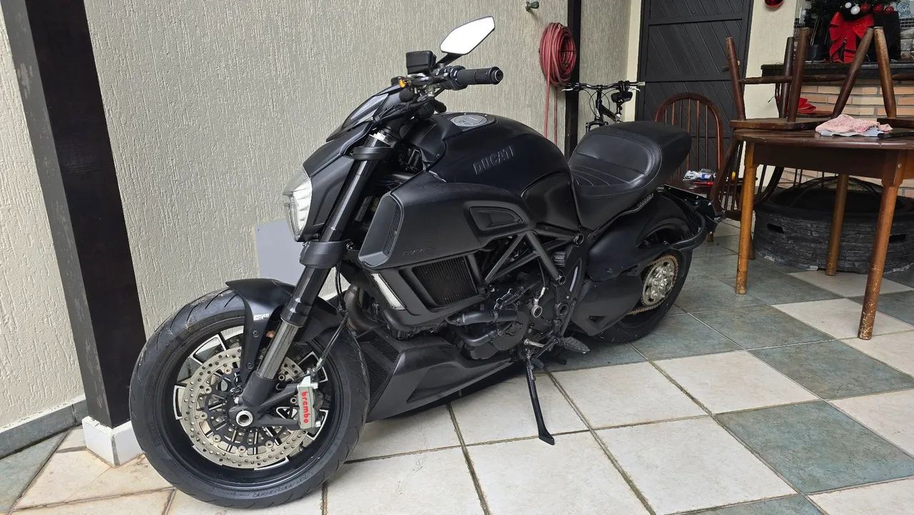 Ducati diavel Dark Ano 2016 - Foto 2