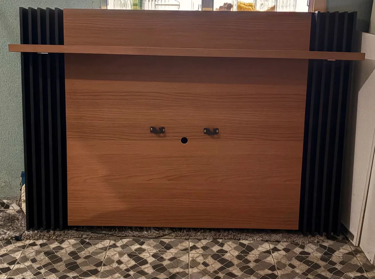 Painel para TV em ótimo estado 