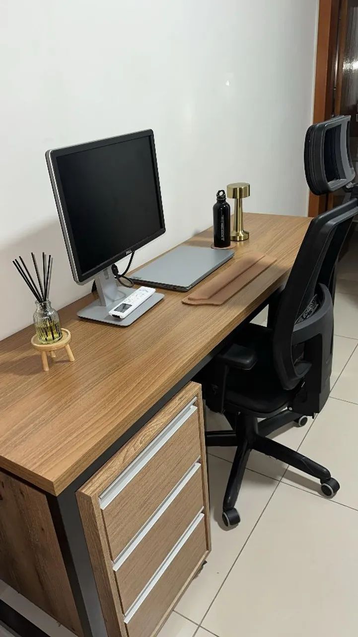 Mesa estilo industrial Escritório Home office - Foto 4
