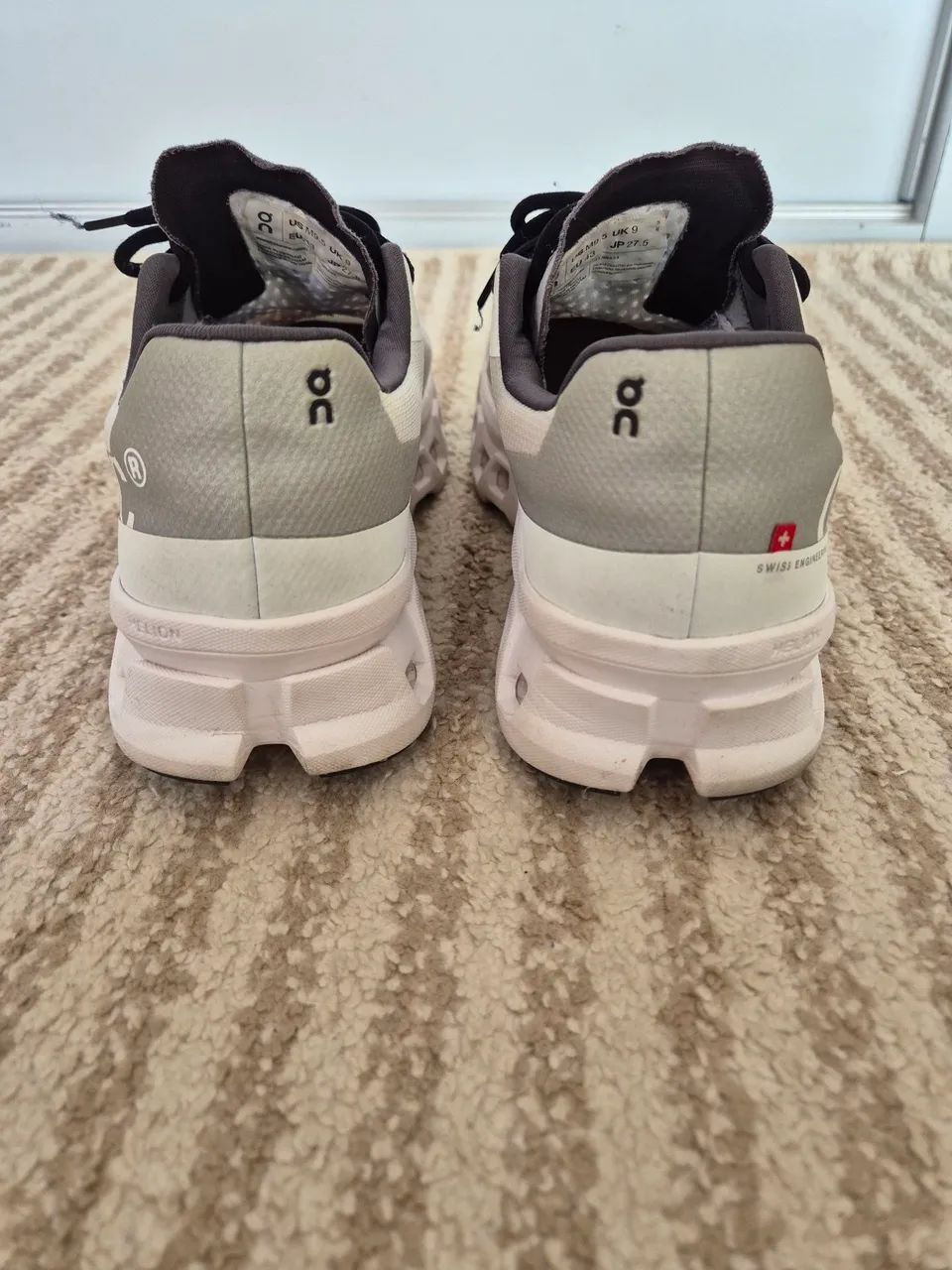 Tenis on cloudmonster 2 semi novo 41 - Foto 2