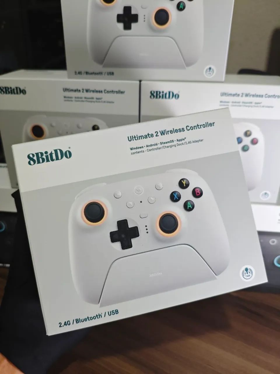 Controle 8bitdo Ultimate 2 TMR Wireless Branco Com Dock RGB PC e Android