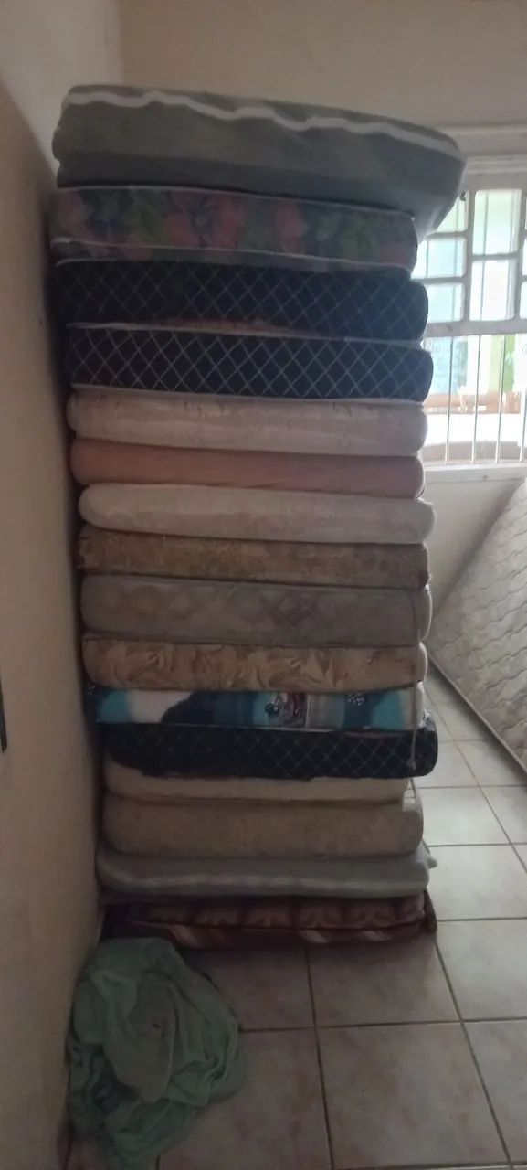 Colchões solteiro usados