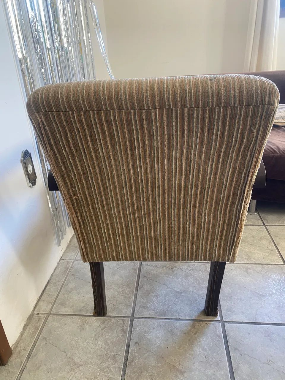 Poltrona com tecido listrado - Foto 3