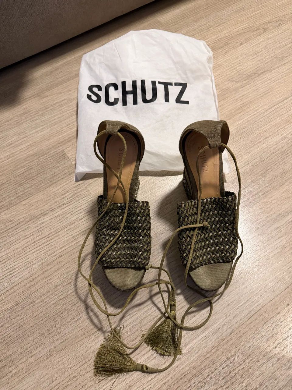  Sandália anabela schutz - Foto 4