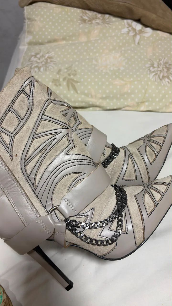BOTA DE COURO DA JHON JHON