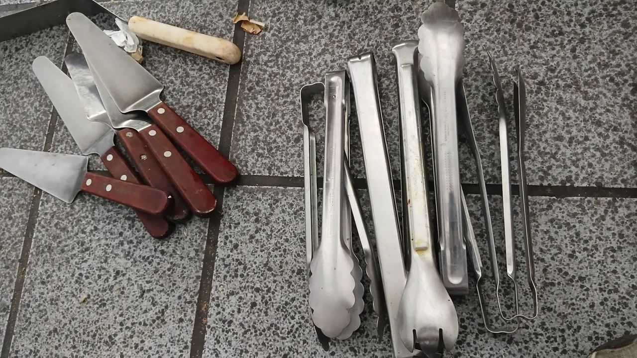  Espátulas e cortadores bolo R$10,00 cada - Foto 4