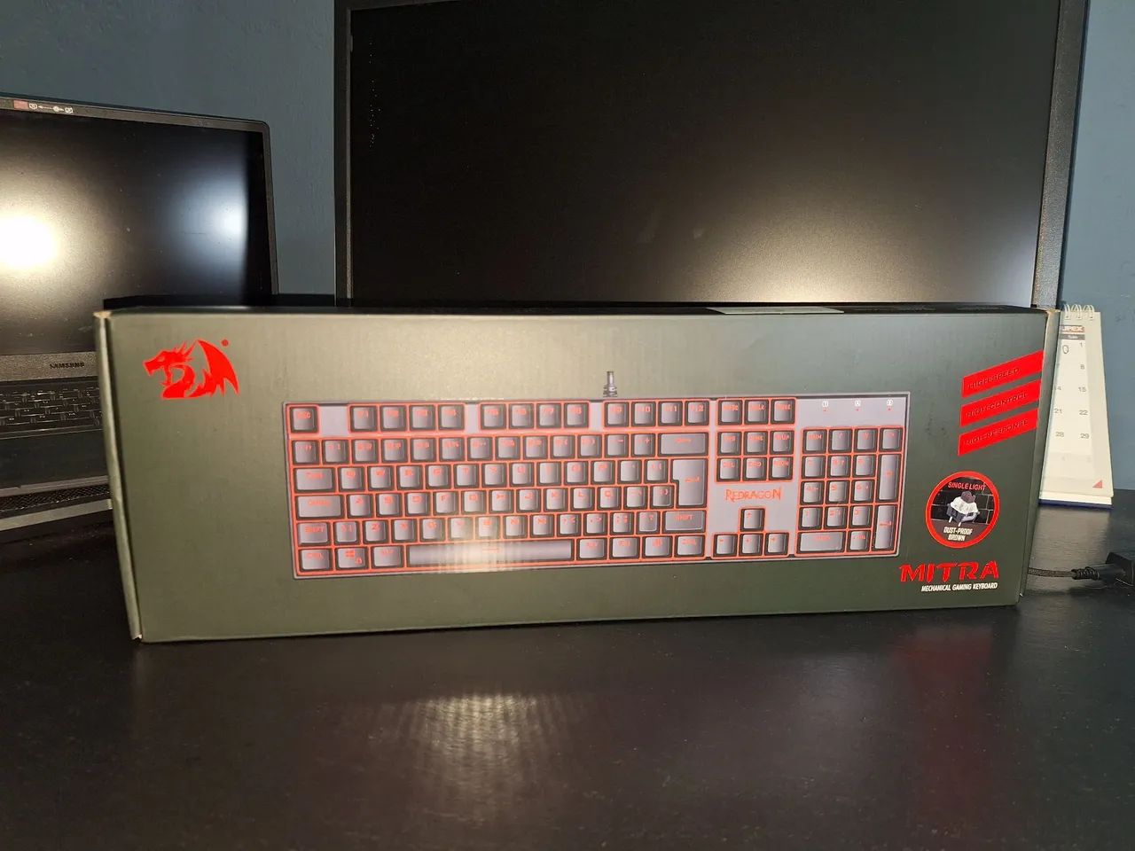 Teclado mecânico Redragon Mitra Switch Marrom