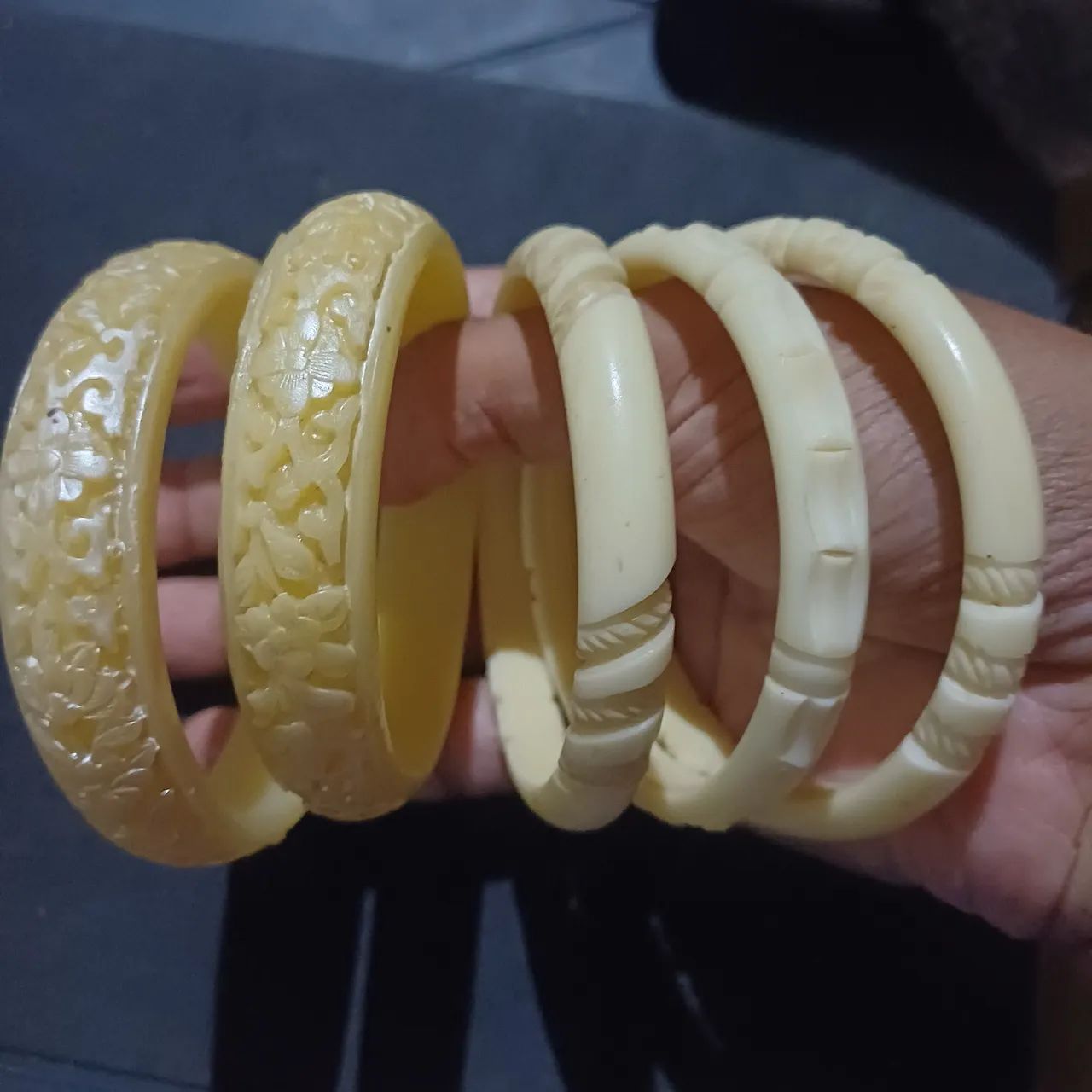 5 braceletes antigos em baquelite  - Foto 2