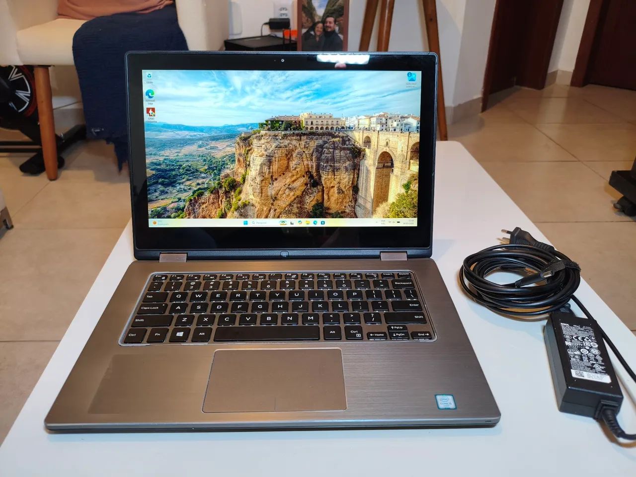 Notebook Dell 2 em 1 Intel i5 6gen, 8GB RAM, SSD 256 GB, Tela de