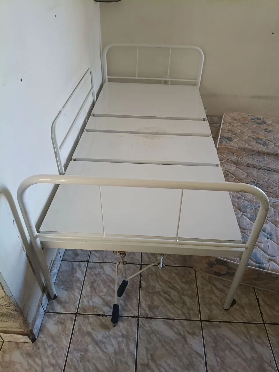 Vendo um cama de hospital 