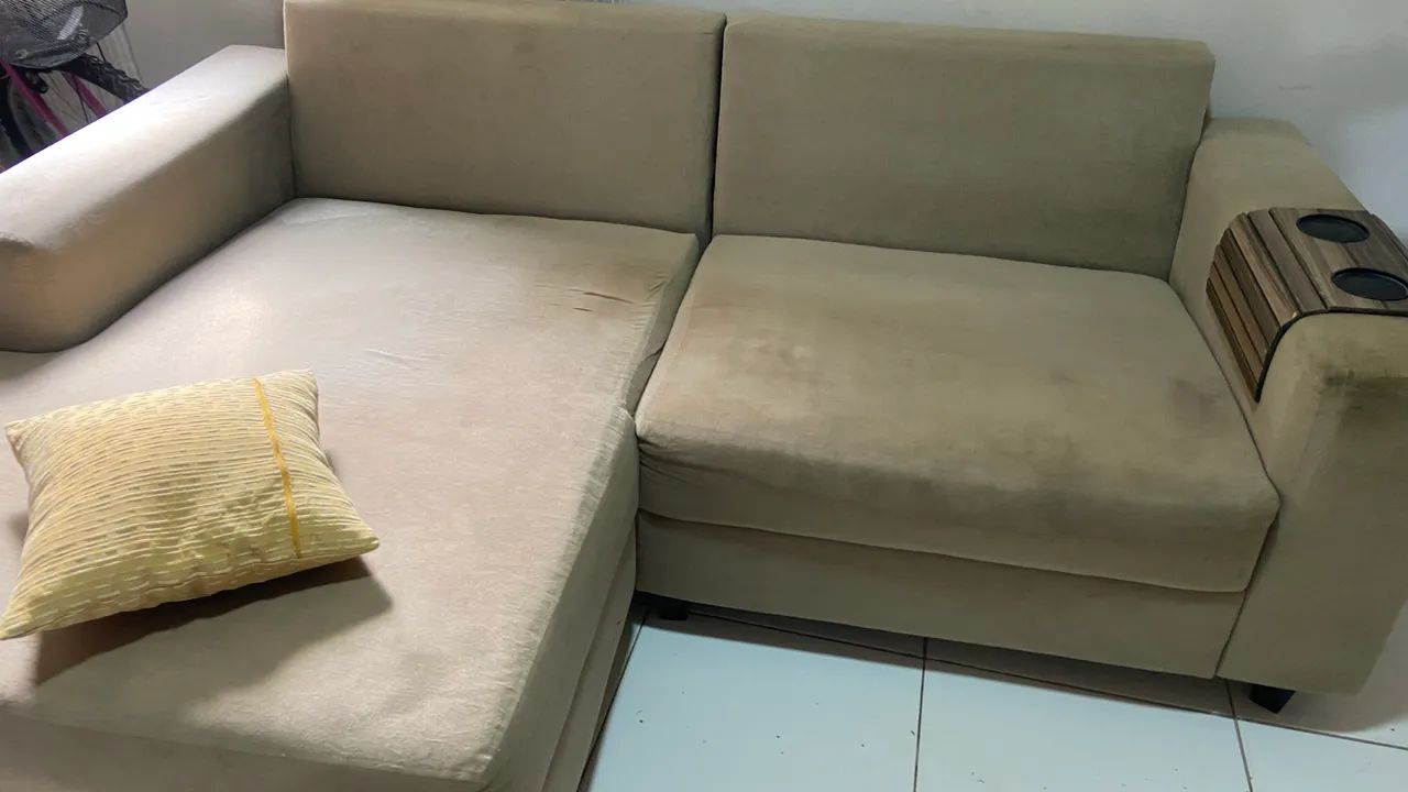Sofá com chaise na cor bege. - Foto 3