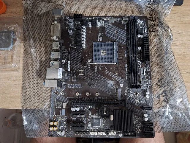 Placa Mãe AM4 A320 Gigabyte