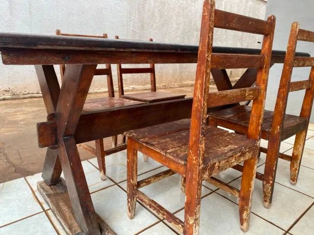 MESA DE MADEIRA COM 4 CADEIRAS - Foto 2