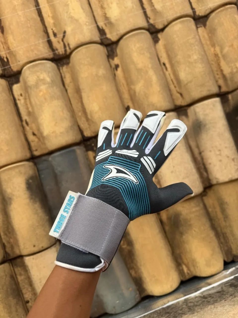 Luva De Goleiro Pro Three Stars Omni Azul Cinza (usada 2 vezes) Contato: * - Foto 2
