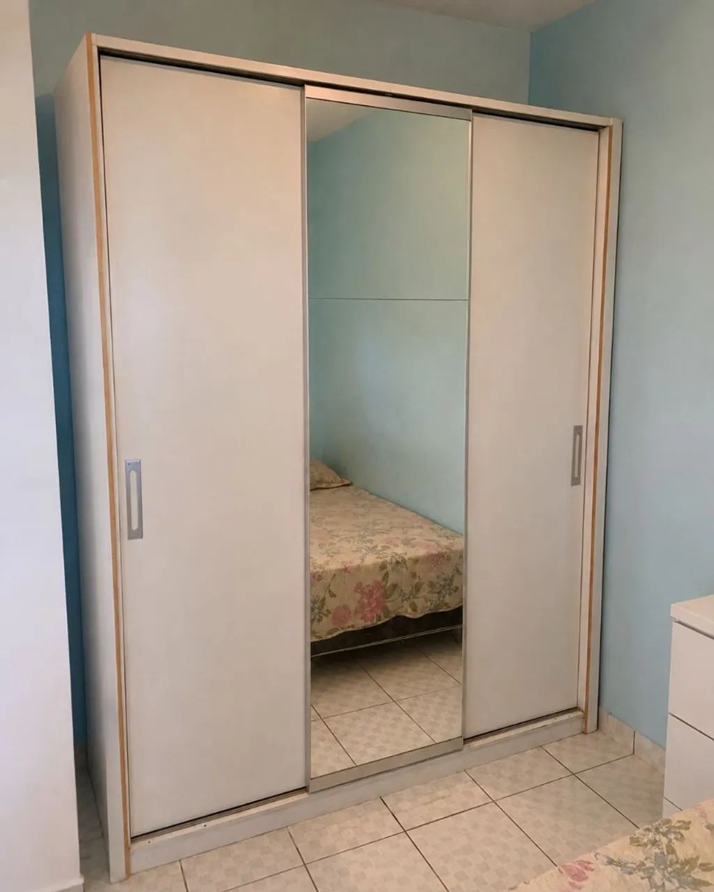 Guarda-roupa 3 portas de correr com espelho