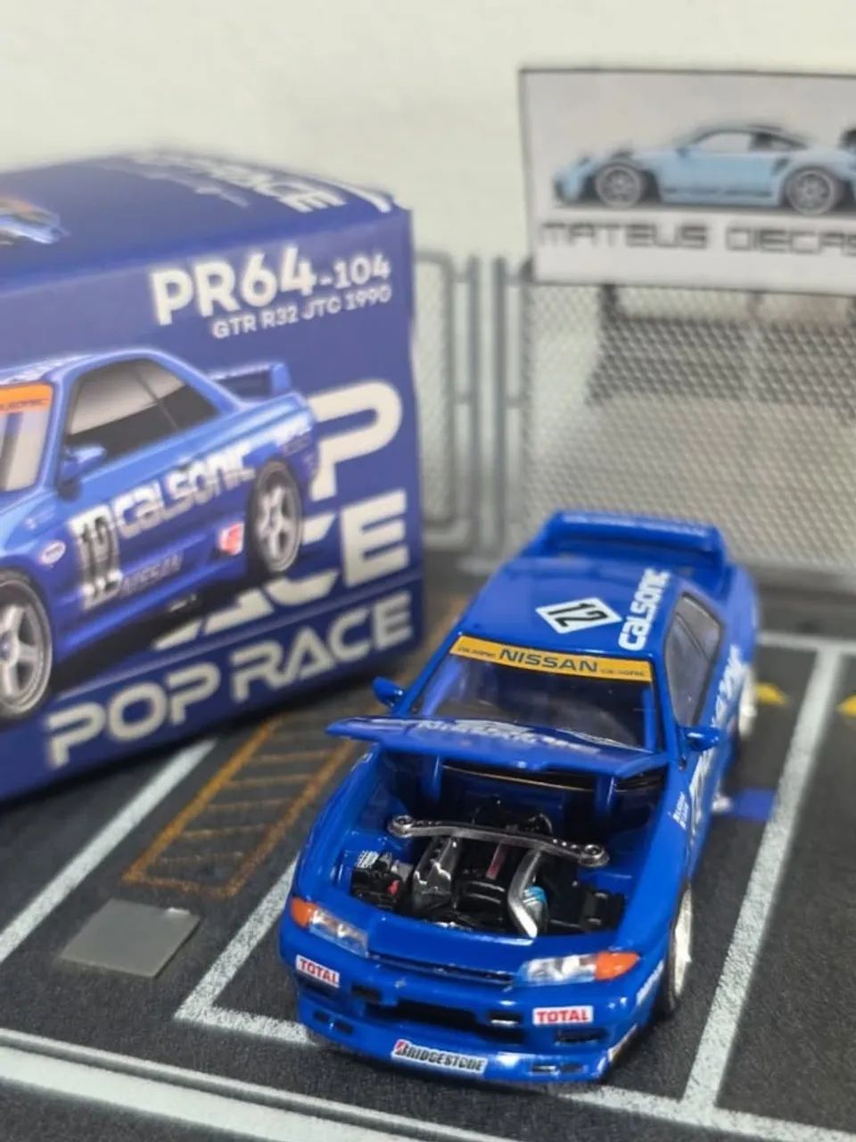 Nissan Skyline GT-R R32 CALSONIC - PopRACE - Brinquedos e Jogos