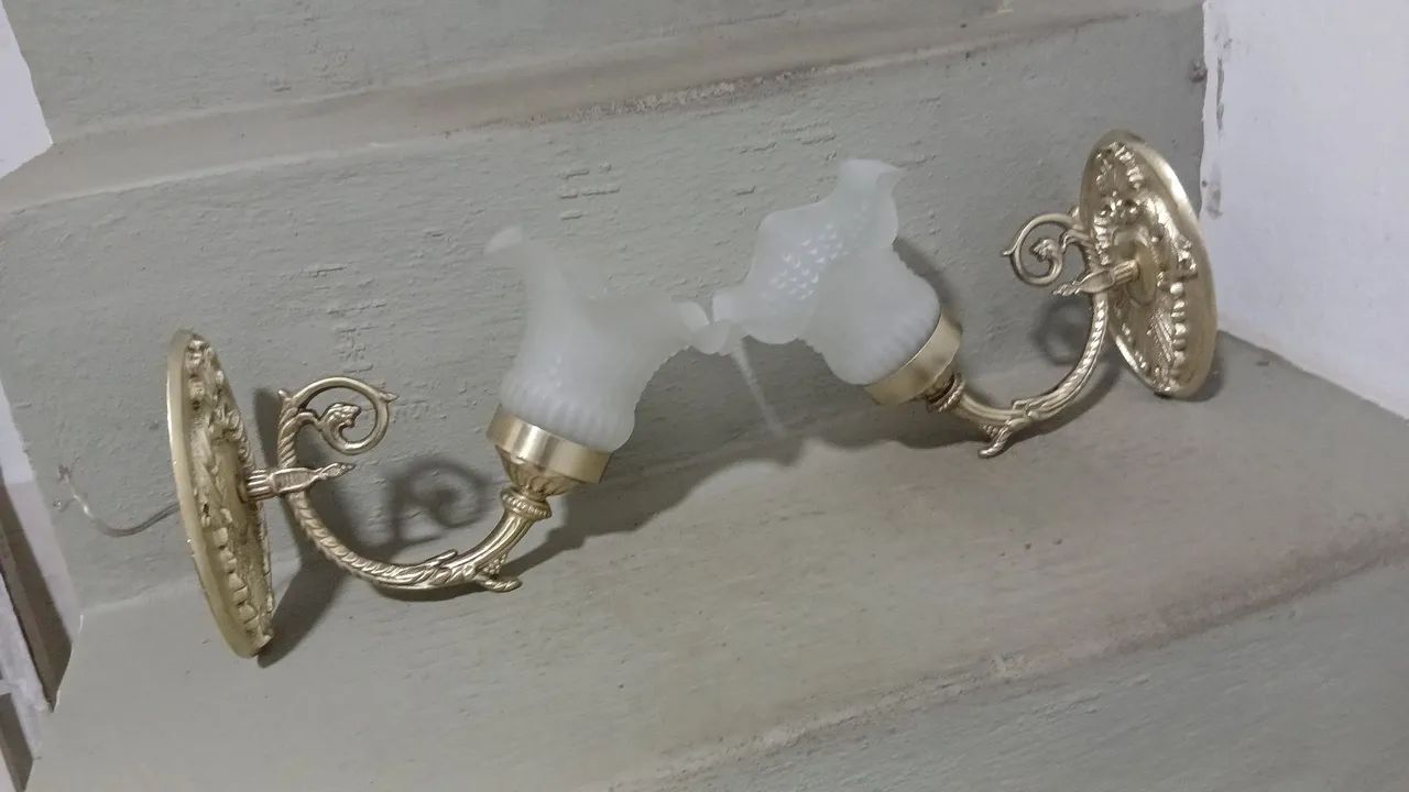 Arandelas em bronze e cupulas vidro jateado - Foto 4