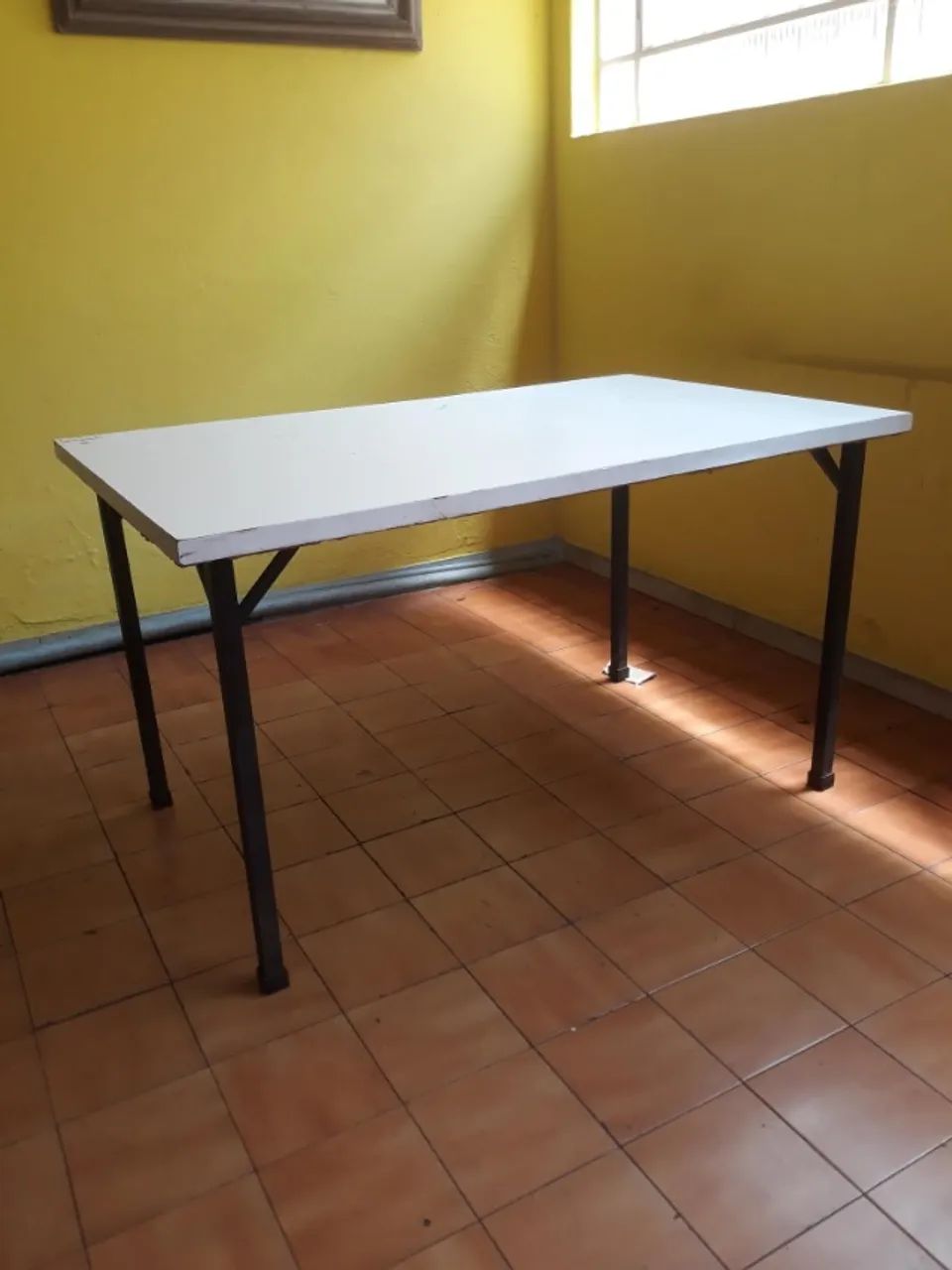 MESA RETANGULAR TAMPO MDF - BRANCA - COM PÉS DE METAL - Foto 3