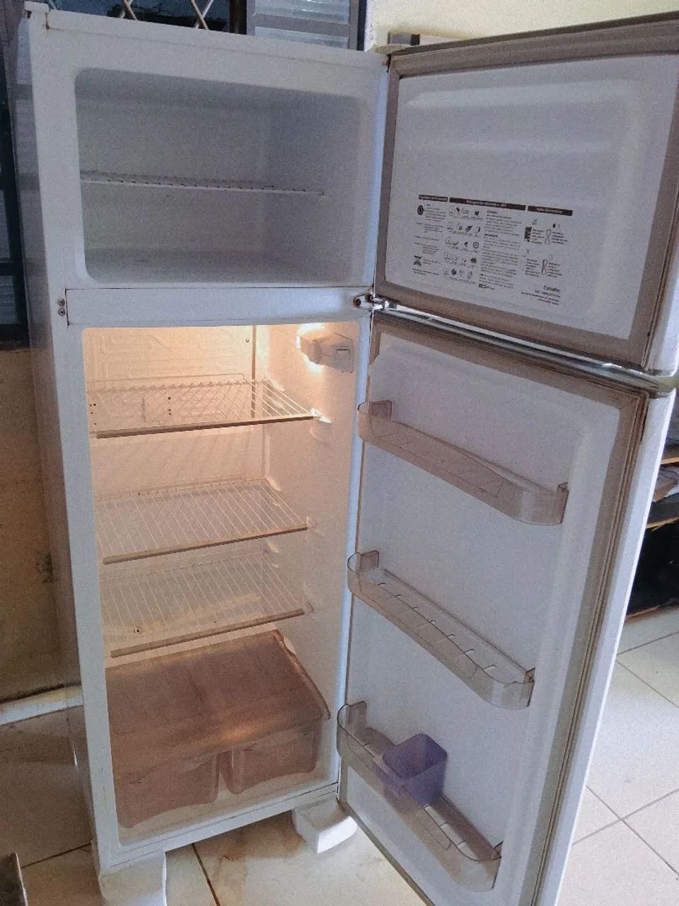 Vendo geladeira funcionando perfeitamente  - Foto 4