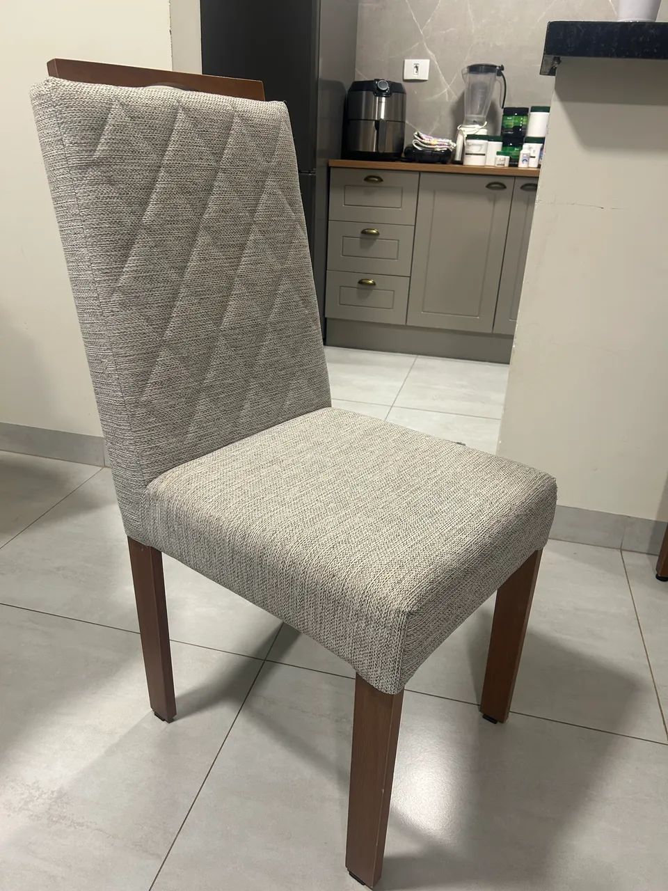 Conjunto com 4 cadeiras para mesa de jantar