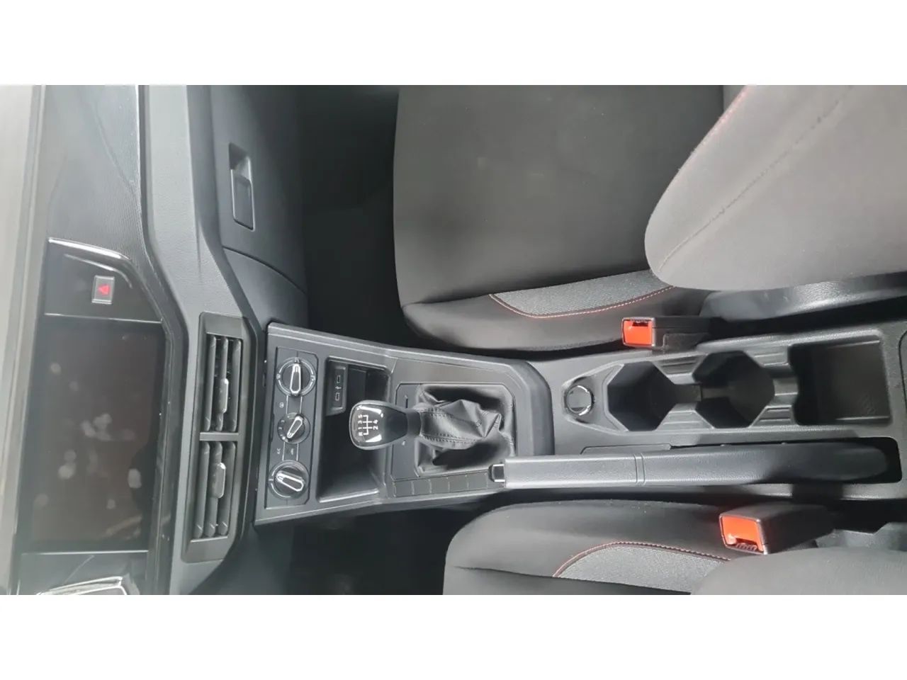 Volkswagen Polo Track 1.0 Flex 12V 5p, foto 9 de 17