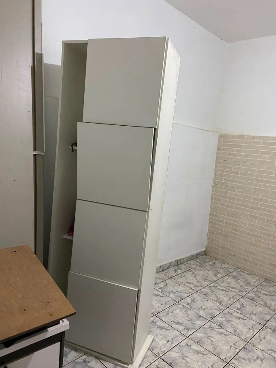 Guarda roupa suspenso - Branco