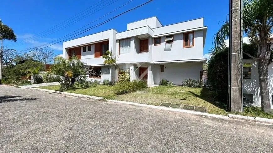 Casa em condomínio com 4 suítes no Rio Tavares, Florianópolis - Foto 2