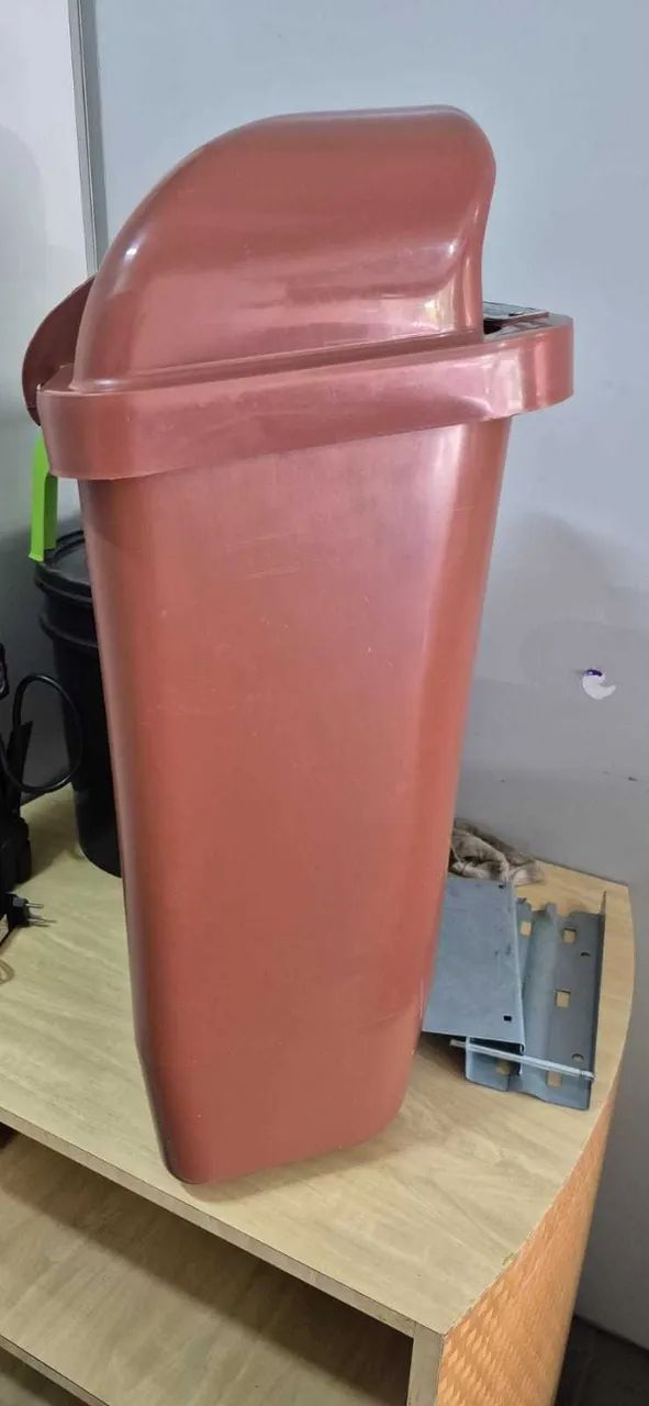Lixeira Plástica para Suporte 50 Litros Marrom - Foto 3