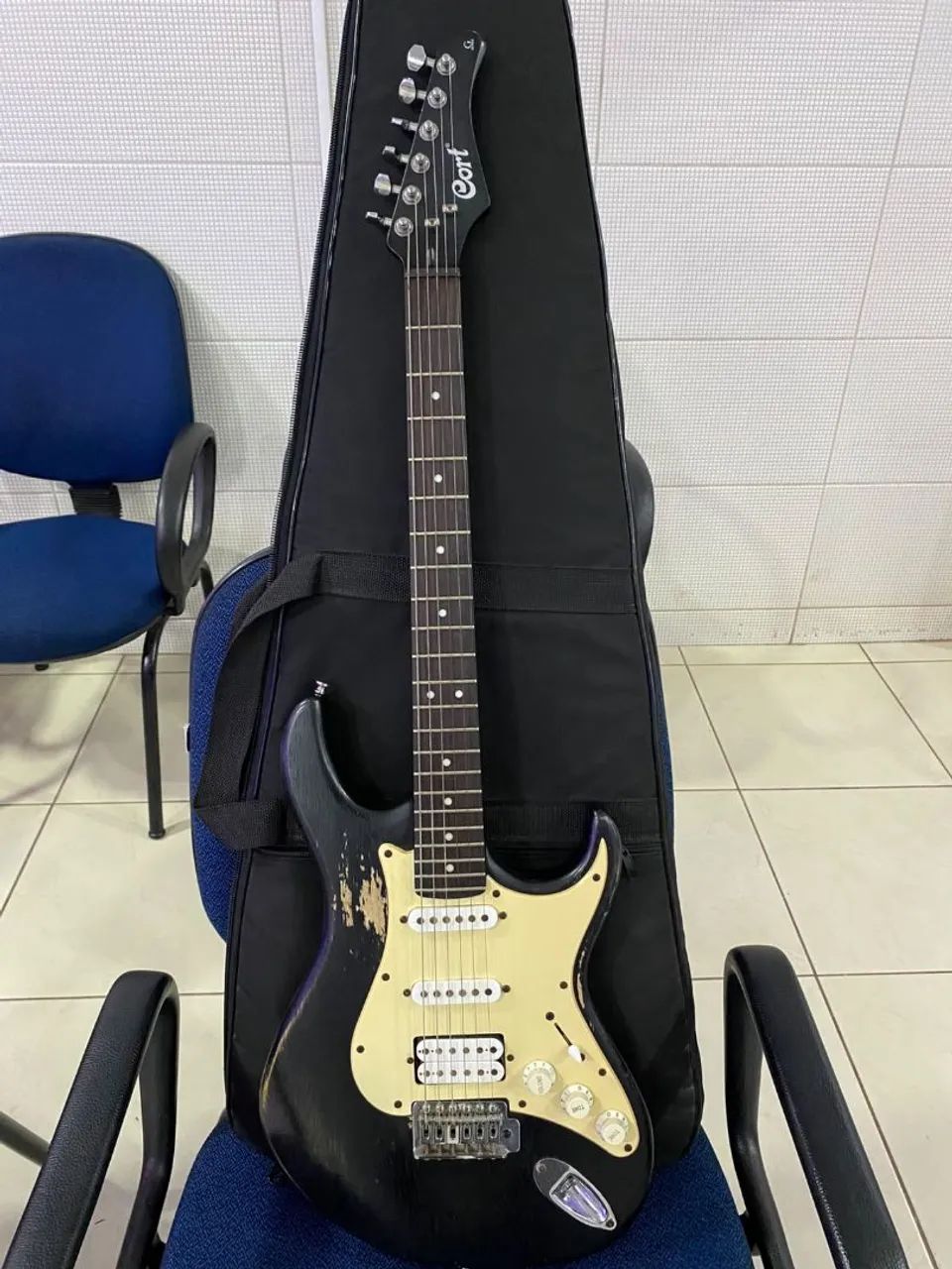 Guitarra G50-HT Cort + Case 