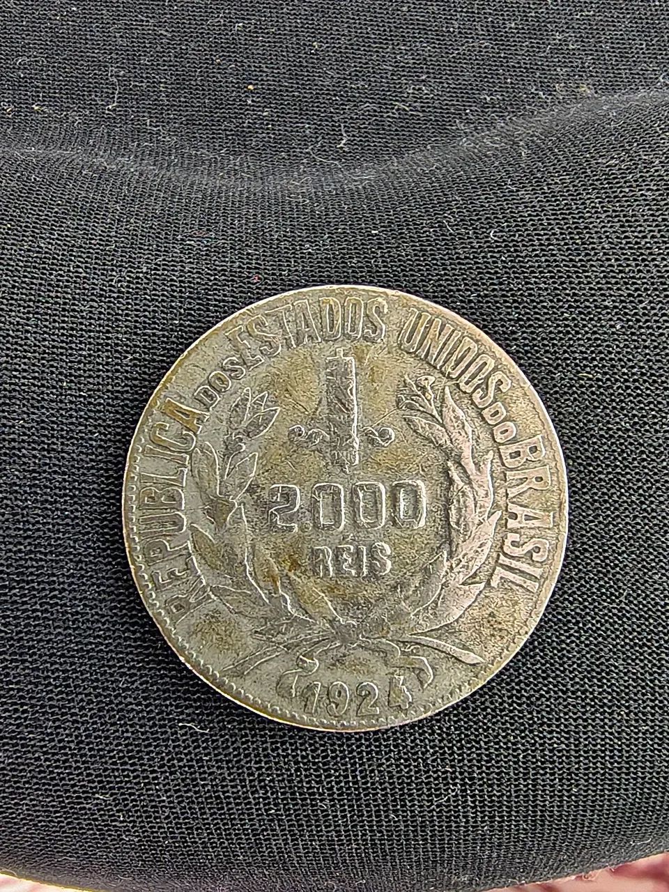 Moeda brasileira 2000 Réis ano 1924 - Foto 3