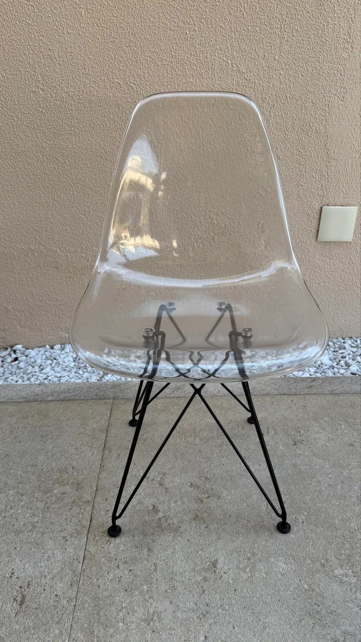 Cadeiras Eames Transparente com Base de Ferro Preto  - Foto 4