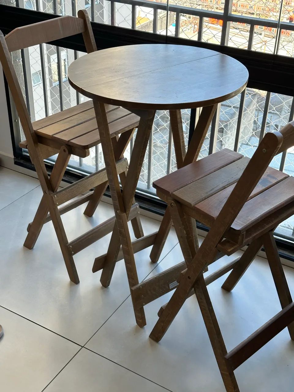 Conjunto mesa e cadeiras Bistrô madeira maciça  - Foto 3