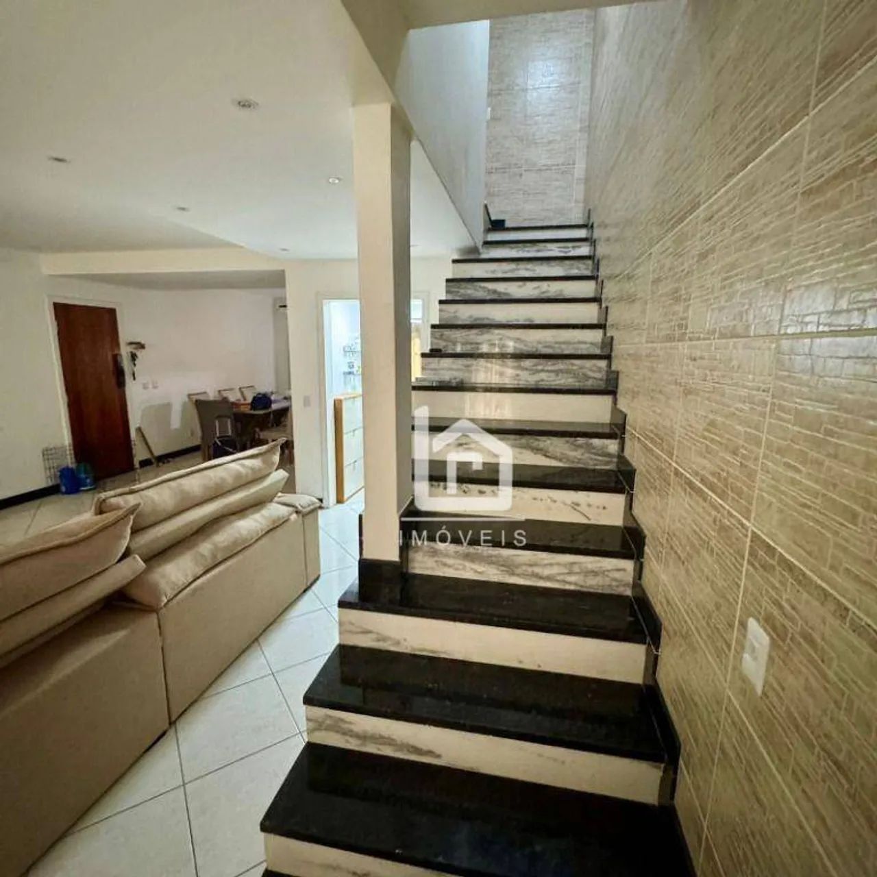 Duplex espaçoso com 280m2 e 2 vagas cobertas no Divino Espírito Santo! - Foto 2