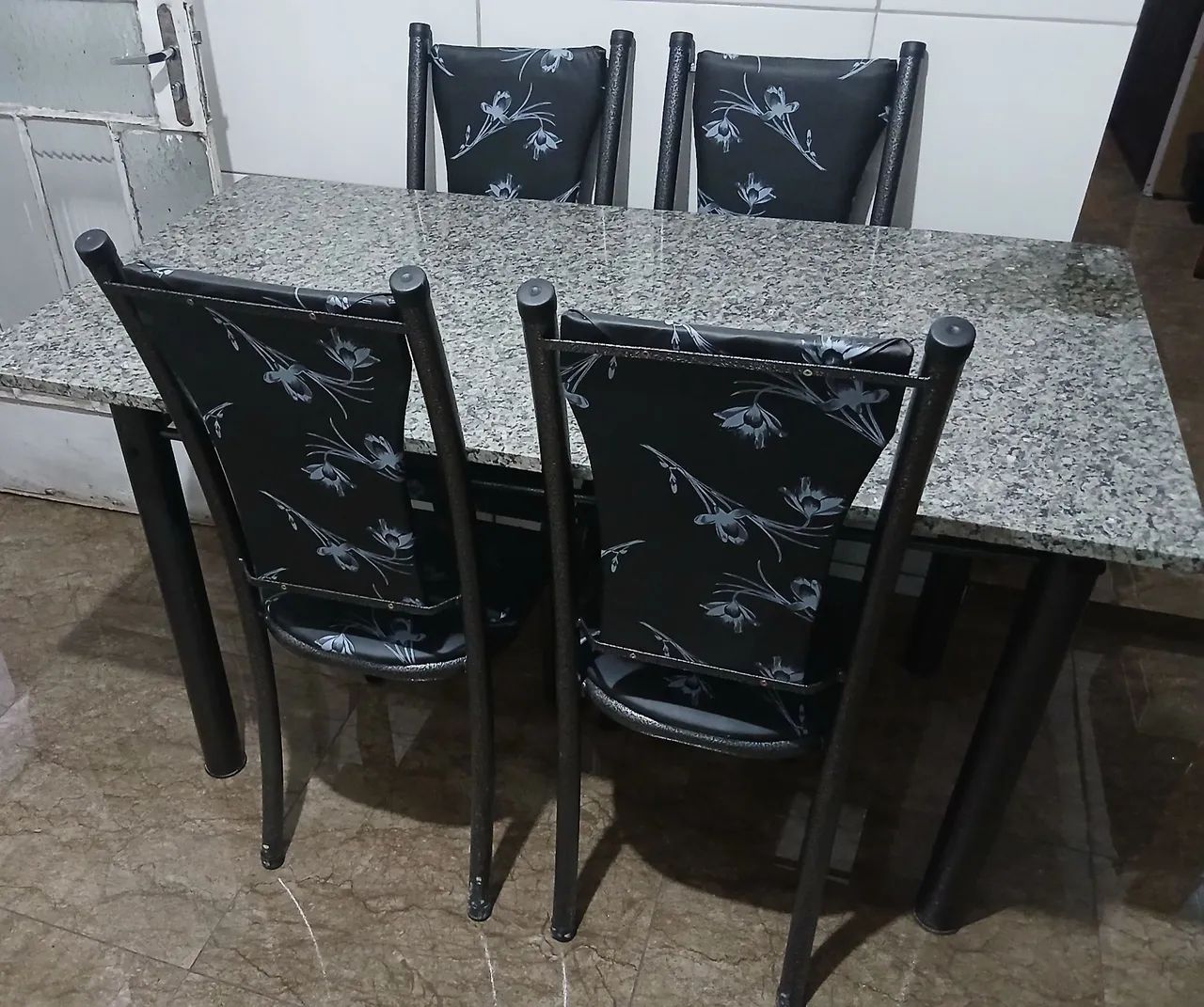 Vende se uma mesa  nova de 6 cadera  - Foto 2
