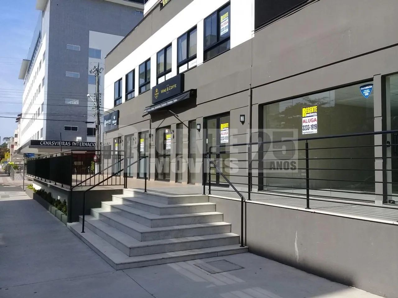 Ótima loja comercial para locação no bairro Canasvieiras!