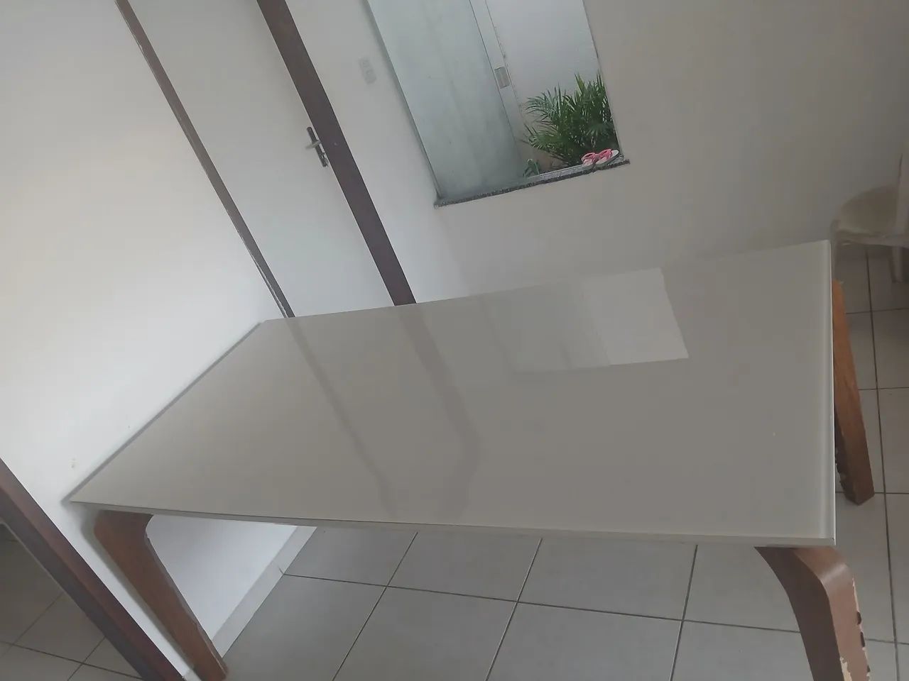 Vendo mesa  com espaço para 6 cadeiras