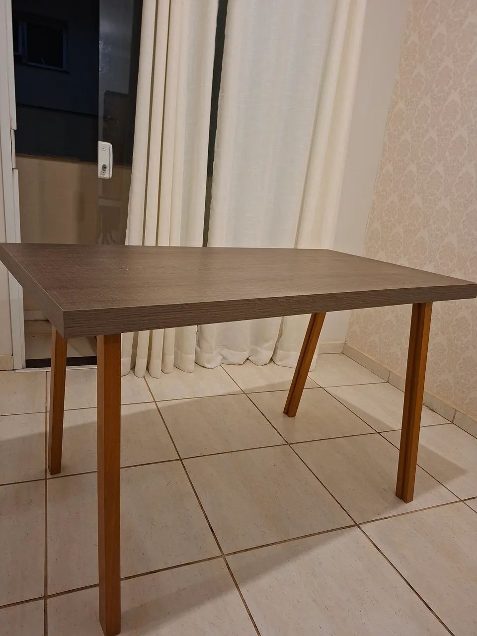 DESAPEGO! Mesa Linda e Versátil procurando um novo lar! ?