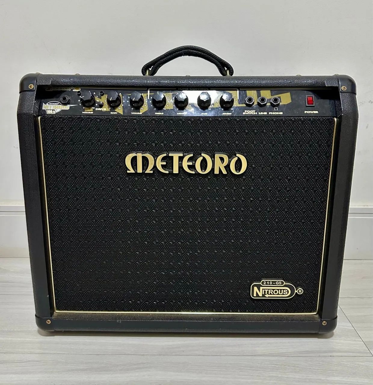 Amplificador Meteoro Nitrous 210-GS 100W - Potência e Versatilidade!