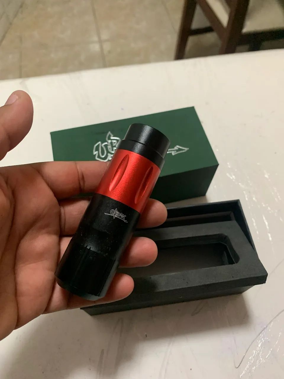 Máquina pen sem fio e vai junto com uma fonte e pedal caso queira usar tbm tudo novo  - Foto 2